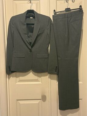 J. Crew Women’s Gray Two-Piece Suit Jacket Size 2 & Pants Size 4 EUC!